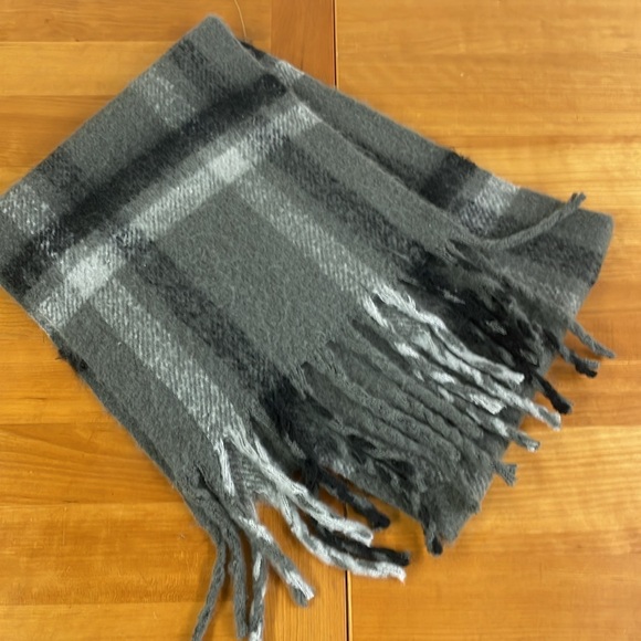 Steve Madden ultra soft thick plaid blanket scarf - Picture 1 of 9